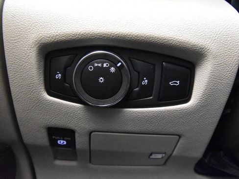 Used 2019 Lincoln Continental Select w/ Continental Climate Package image 27