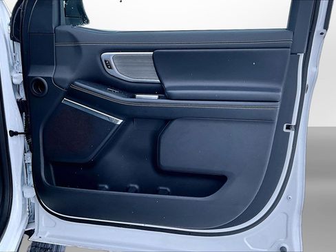 Used 2025 Ford Expedition Max Platinum image 27