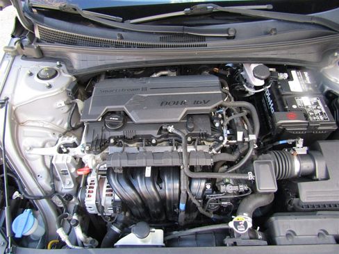 Used 2021 Hyundai Elantra SE image 28