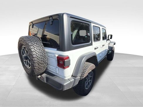 Used 2024 Jeep Wrangler Unlimited Rubicon AWD/4WD image 2