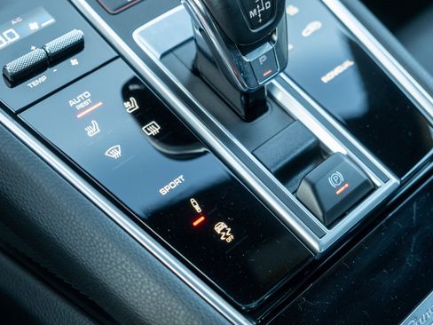 Certified 2023 Porsche Panamera 4 Platinum Edition image 27