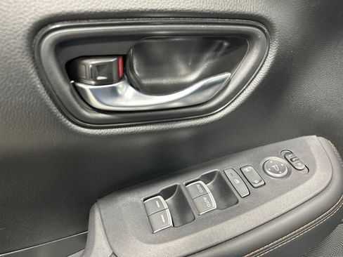 Certified 2025 Honda HR-V Sport image 24
