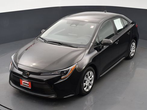 Used 2025 Toyota Corolla LE FWD image 23