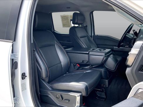 Used 2024 Ford F250 Lariat w/ Black Appearance Package AWD/4WD image 9