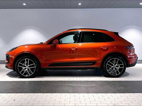 Used 2025 Porsche Macan image 2