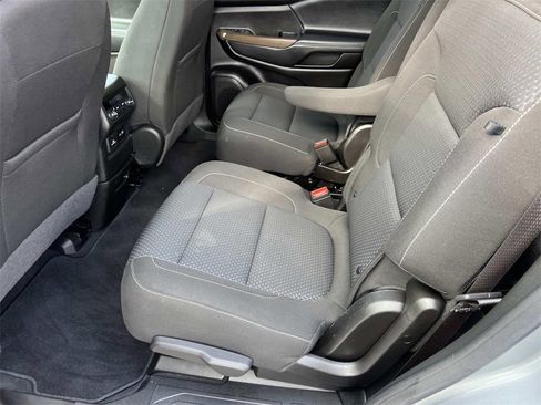 Certified 2023 GMC Acadia SLE w/ Driver Convenience Package image 12