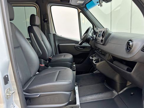 Used 2024 Mercedes-Benz Sprinter 2500 image 15