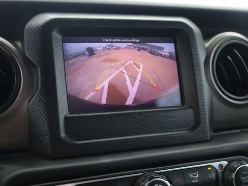 Used 2023 Jeep Wrangler Sport image 17