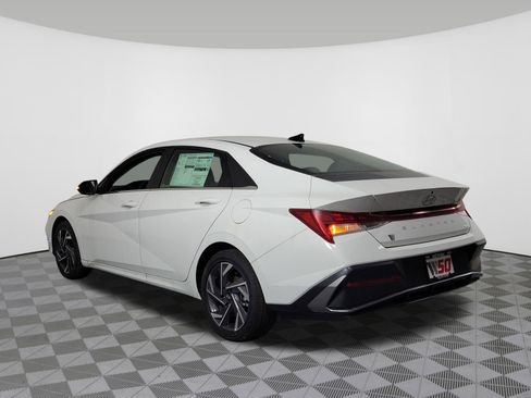 New 2025 Hyundai Elantra Limited image 38