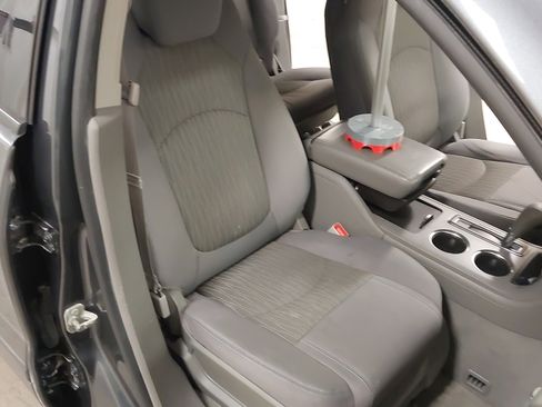 Used 2014 Chevrolet Traverse LS image 28