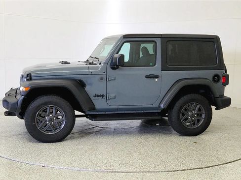 Used 2025 Jeep Wrangler Sport AWD/4WD image 4