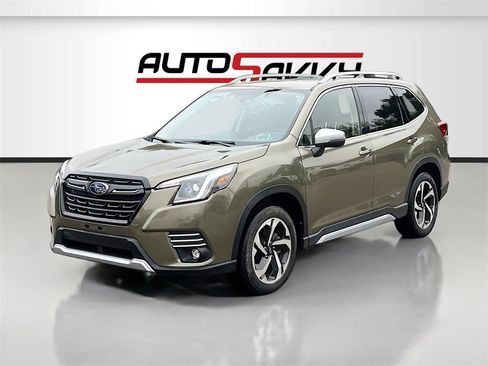 Used 2023 Subaru Forester Touring image 3
