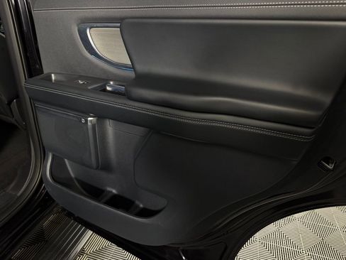 Used 2025 Ford Expedition Platinum image 34