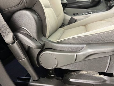 Used 2022 GMC Terrain SLE FWD image 35