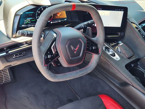 Used 2024 Chevrolet Corvette Stingray Premium Cpe w/ Z51 Performance Package RWD image 9
