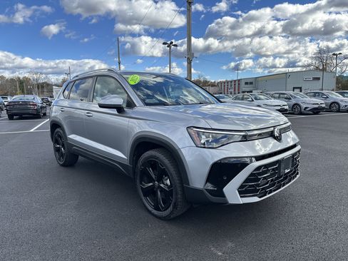 Certified 2025 Volkswagen Taos SEL w/ Black Wheel Plus Package image 3