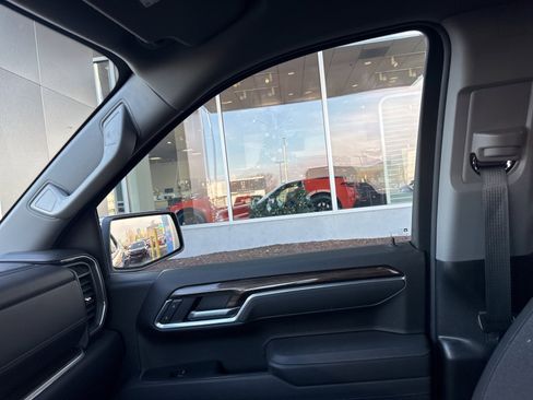 Used 2025 Chevrolet Silverado 1500 LT image 29