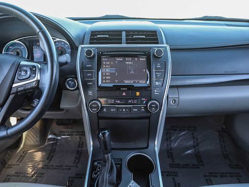 Used 2017 Toyota Camry XLE image 13