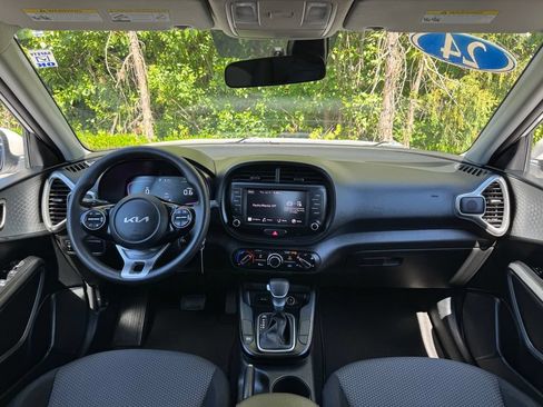Used 2024 Kia Soul LX w/ Option Group 015 FWD image 5