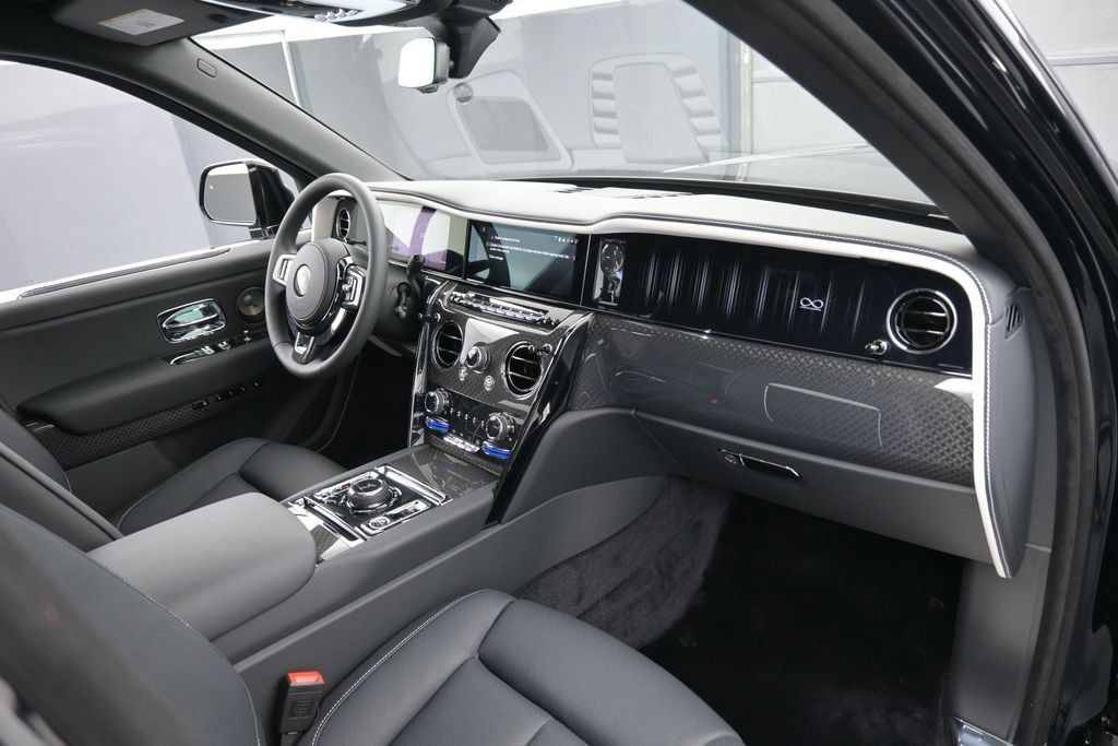 New 2027 Rolls-Royce Cullinan Black Badge AWD/4WD image 35