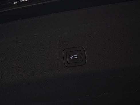 Used 2025 GMC Yukon XL Denali w/ Denali Reserve Package AWD/4WD image 19