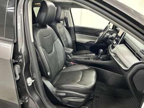 Used 2022 Jeep Compass Latitude w/ Sun and Sound Group AWD/4WD image 23