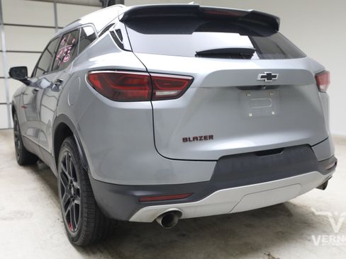 Used 2023 Chevrolet Blazer LT FWD image 2