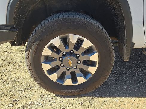 Used 2024 Chevrolet Silverado 2500 LT image 11