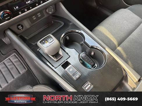 Used 2025 Nissan Rogue SV image 10