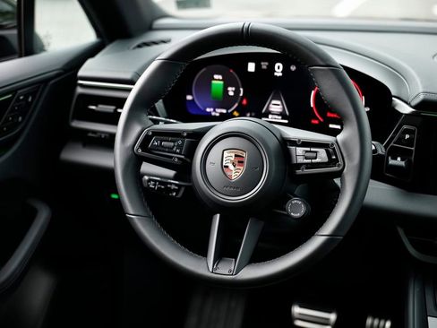 New 2025 Porsche Macan 4S Electric image 20