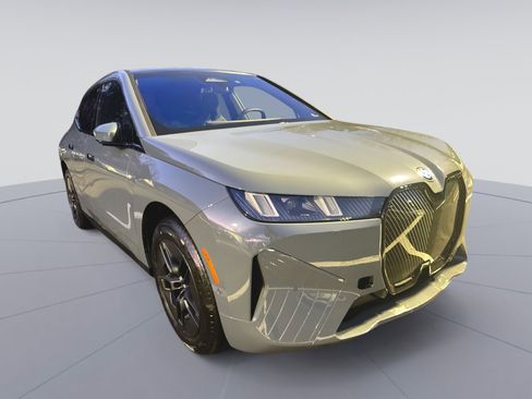 New 2026 BMW iX xDrive60 image 3