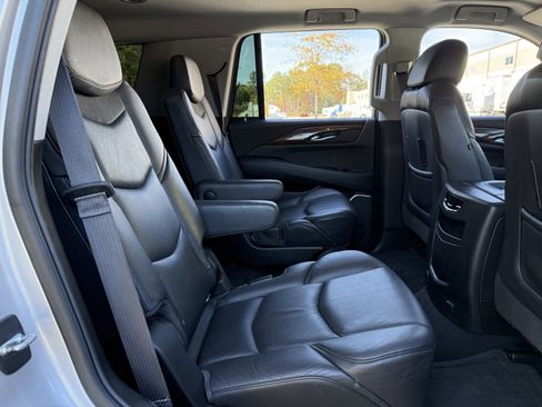 Used 2016 Cadillac Escalade 2WD image 38