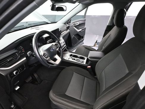 Used 2023 Ford Explorer XLT AWD/4WD image 21