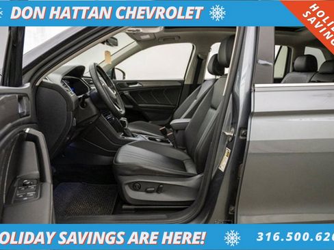 Used 2023 Volkswagen Tiguan SE w/ Panoramic Sunroof Package image 5