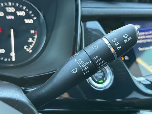 Used 2023 Cadillac XT6 Premium Luxury w/ Technology Package image 17