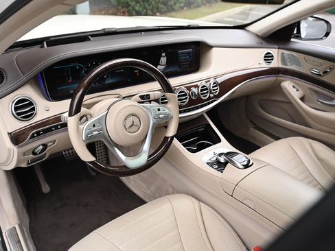 Used 2019 Mercedes-Benz S 560 Sedan image 12
