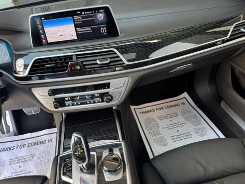 Used 2022 BMW 750i xDrive w/ Executive Package AWD/4WD image 26
