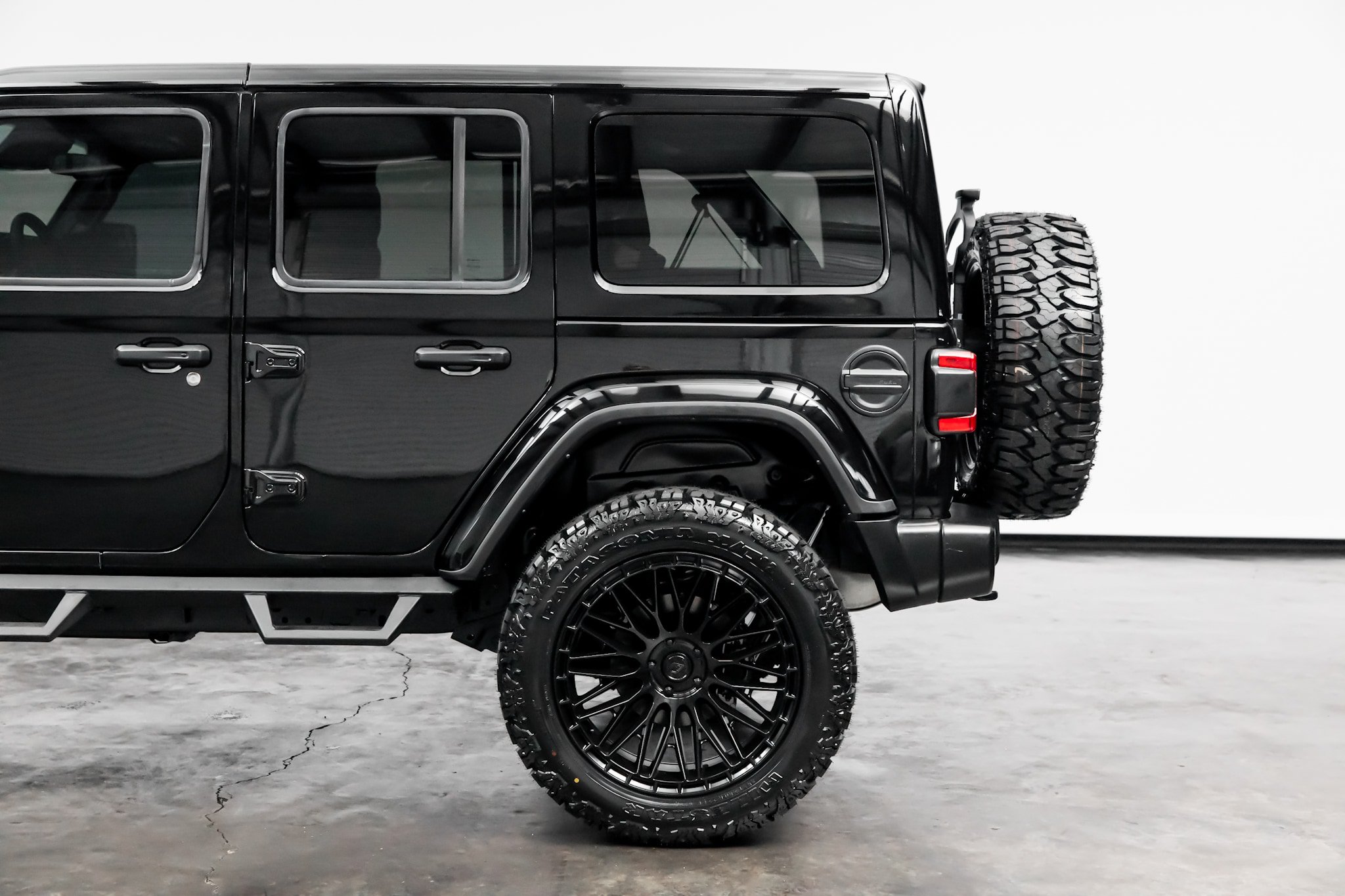 Used 2026 Jeep Wrangler Unlimited Sahara AWD/4WD image 13