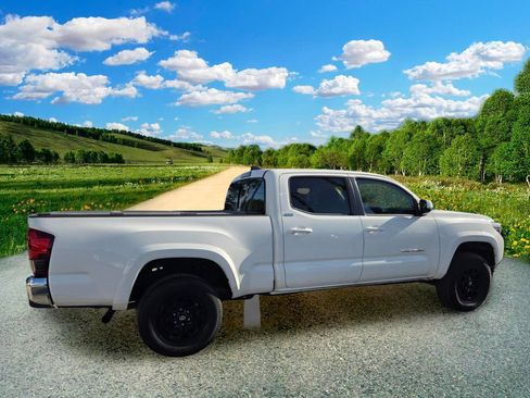 Used 2021 Toyota Tacoma SR5 RWD image 6