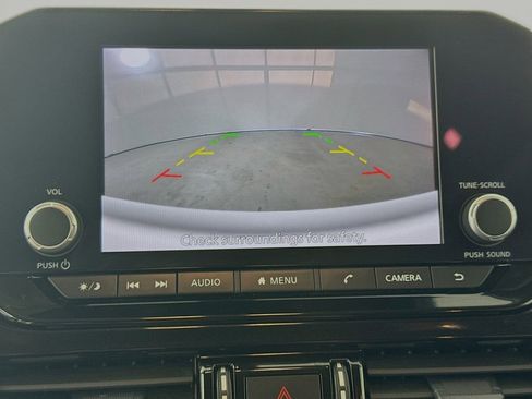 Used 2024 Nissan Pathfinder SV FWD image 16