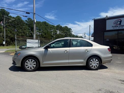 Used 2016 Volkswagen Jetta S FWD image 2