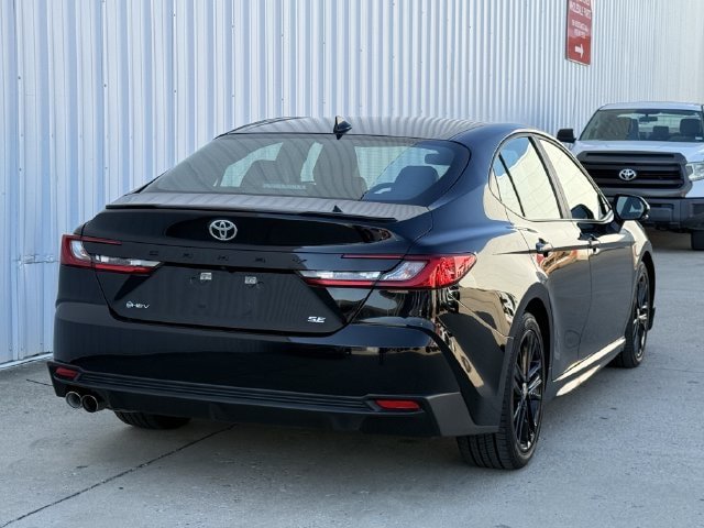 Used 2025 Toyota Camry SE FWD image 4
