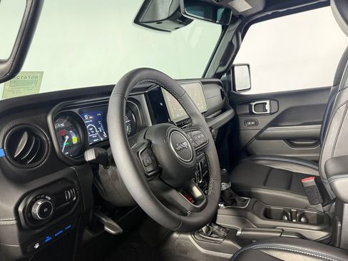 Used 2025 Jeep Wrangler Unlimited Rubicon 4xe w/ Technology Group AWD/4WD image 26