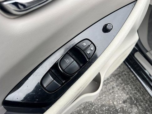 Used 2016 Nissan Leaf SV image 20