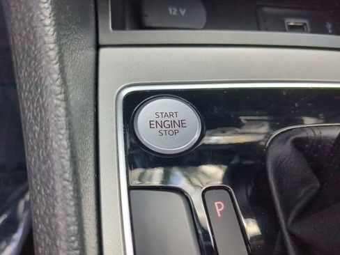 Certified 2022 Volkswagen Passat 2.0T SE FWD image 29