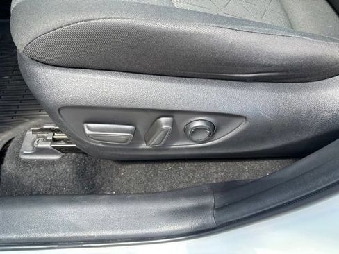 Used 2021 Toyota RAV4 XLE AWD/4WD image 22