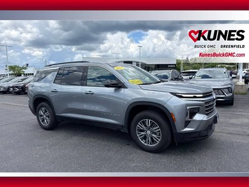 Used 2024 Chevrolet Traverse LT AWD/4WD image 4