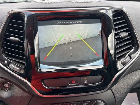 Used 2022 Jeep Cherokee Limited w/ Mopar Interior Package AWD/4WD image 15