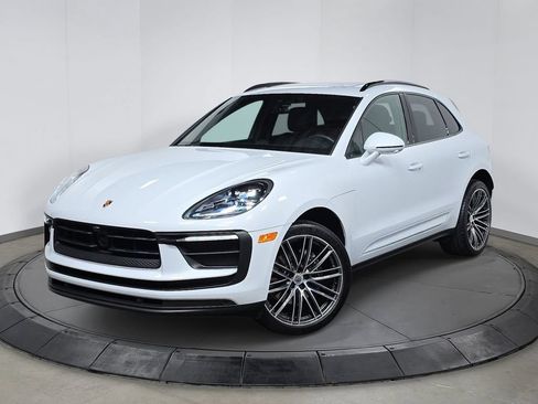 Certified 2025 Porsche Macan AWD/4WD image 1