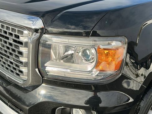 Used 2017 GMC Canyon SLT w/ Driver Alert Package image 5